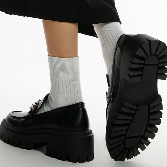 NWT/NIB Topshop Chunky Black Leather Loafer w Gold Chain, US Size 8 - Picture 4 of 5